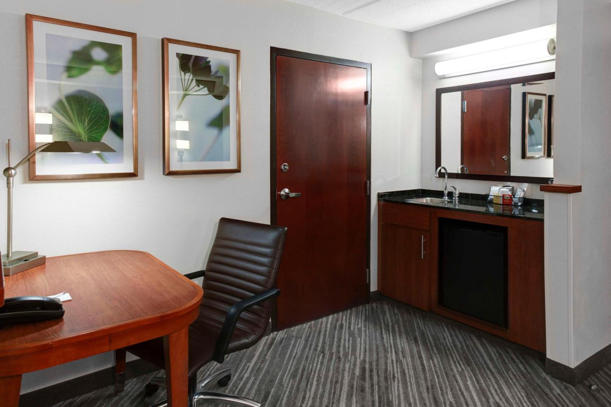 Hyatt Place Tampa Busch Gardens Buitenkant foto