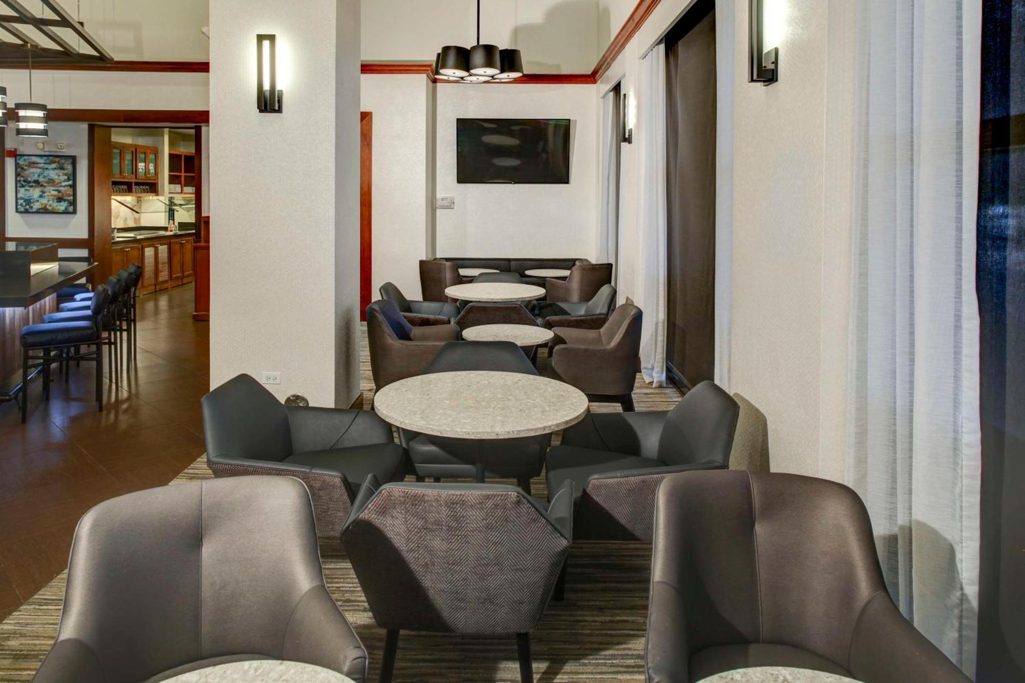 Hyatt Place Tampa Busch Gardens Buitenkant foto