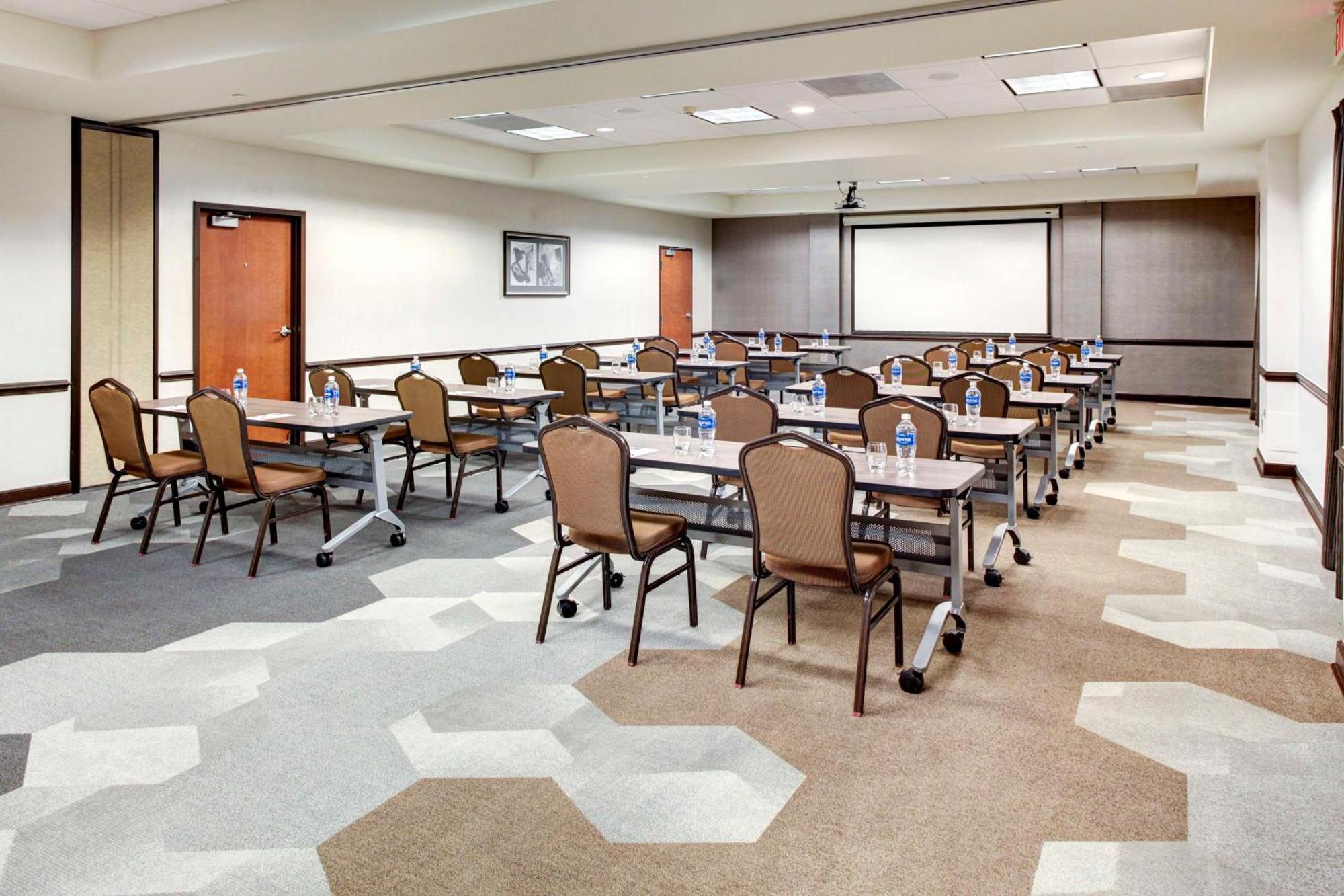Hyatt Place Tampa Busch Gardens Buitenkant foto
