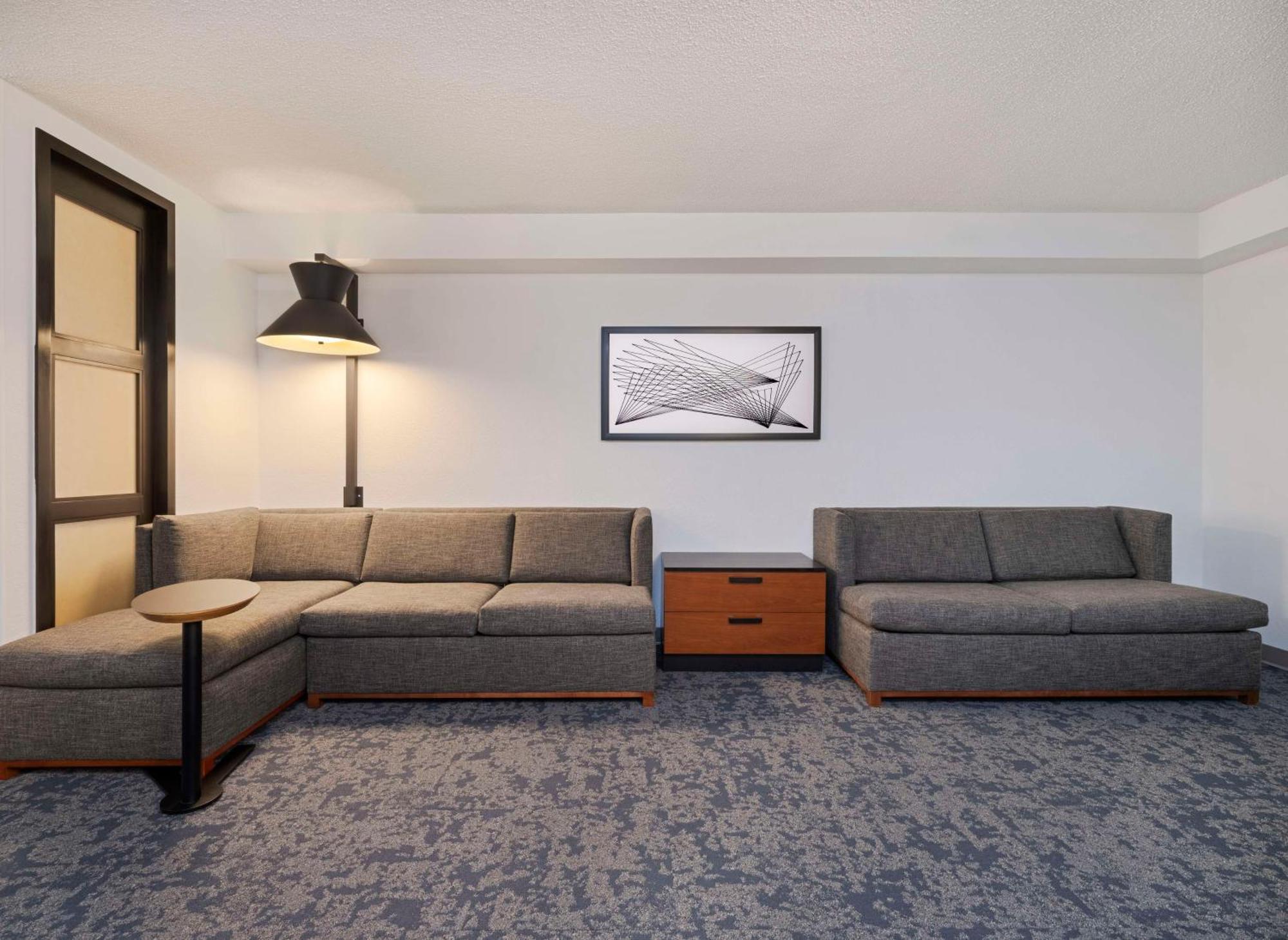 Hyatt Place Tampa Busch Gardens Buitenkant foto