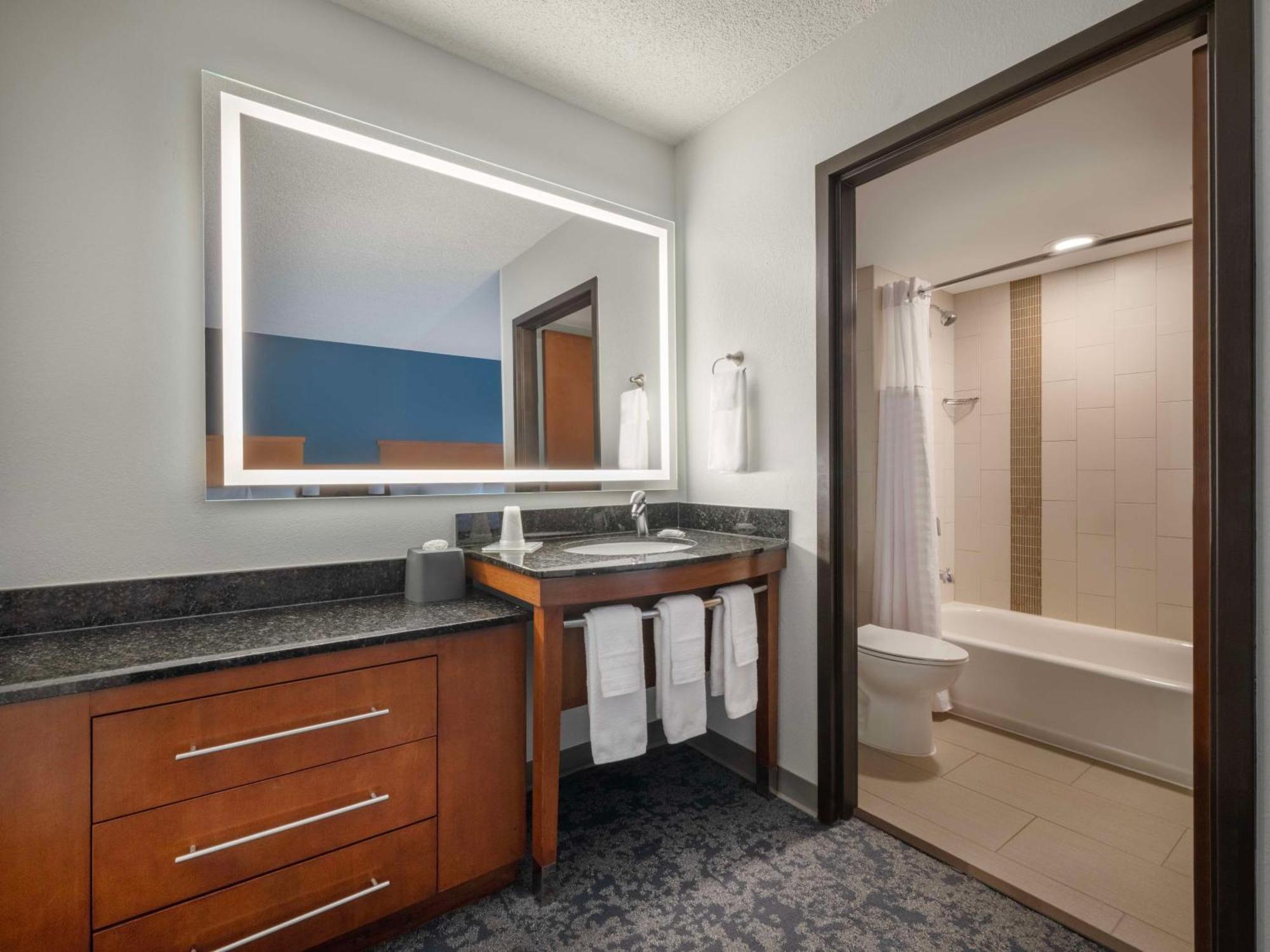 Hyatt Place Tampa Busch Gardens Buitenkant foto